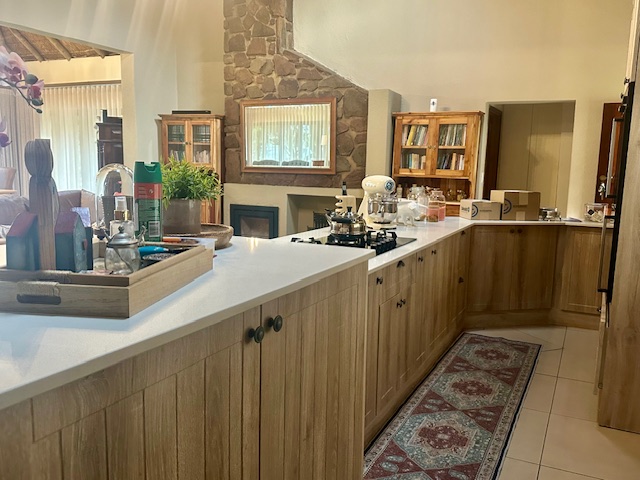 5 Bedroom Property for Sale in Lakeland North West